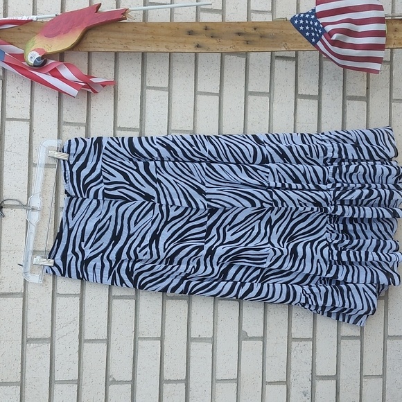 Black & White Skirt - Picture 7 of 9